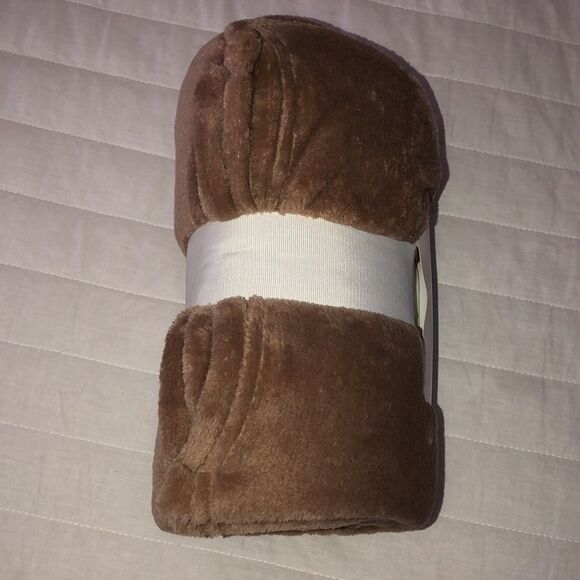 WS Tan Light Brown Plush Throw - Picture 3 of 6